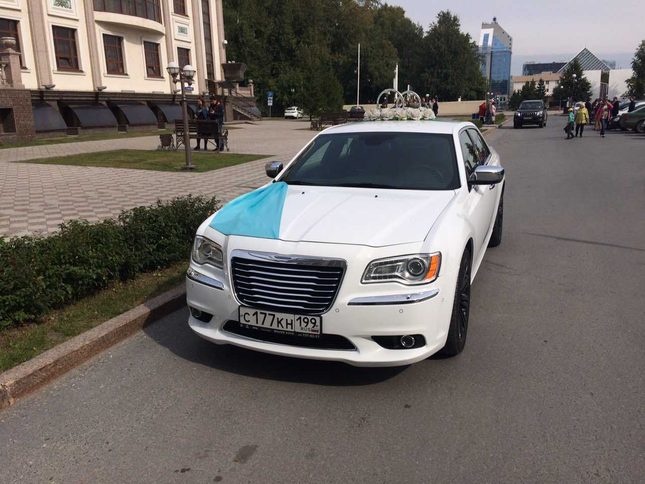 Аренда Chrysler 300C New - Аренда автомобилей в Тюмени